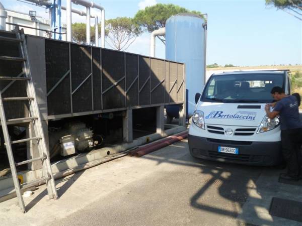 Installazione e manutenzione di compressori su impianti di refrigerazione industria produzione nastri per imballaggi