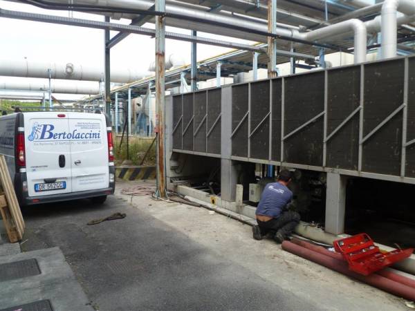 Installazione e manutenzione di compressori su impianti di refrigerazione industria produzione nastri per imballaggi