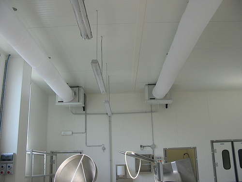 Climatizzazione Ambienti Lavoro con 2 tuboni e unità trattamento aria